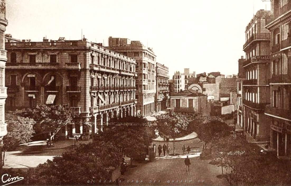 RA g- 09- Place des victoires.jpg